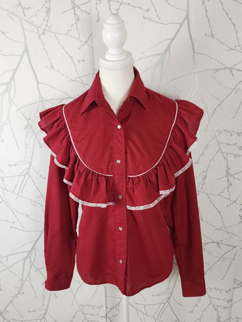 Caravan VTG Red Ruffle Pearl Snap Western Festival Blouse